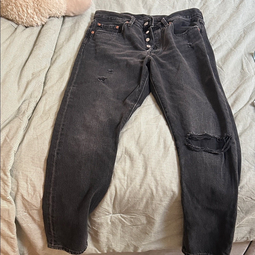 Women’s Black Levi Jeans